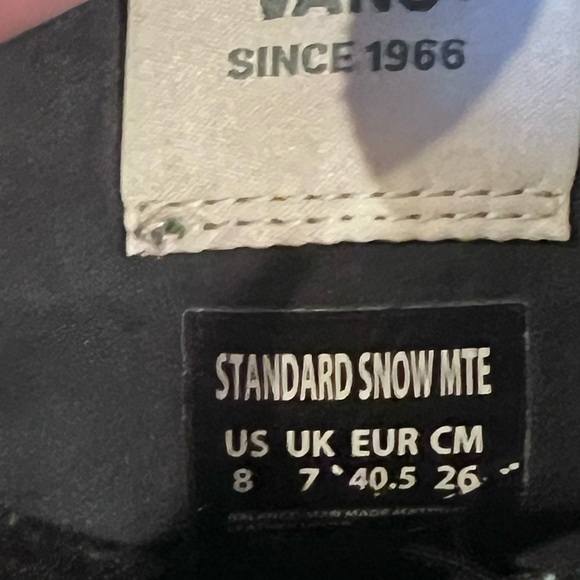 Vans men’s winter boots size 8. - Picture 3 of 3